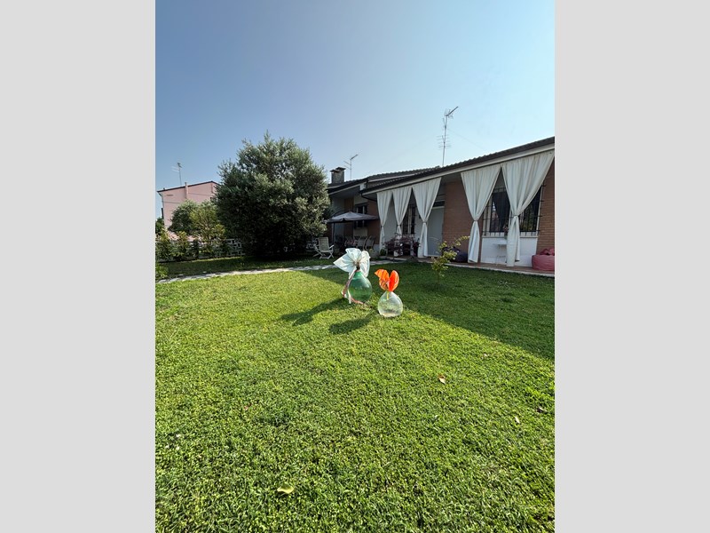 Villa bifamiliare in Vendita a Mantova, 158'000&euro;