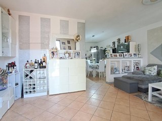 Villa in Vendita a Massarosa, 239'000€, 110 m²