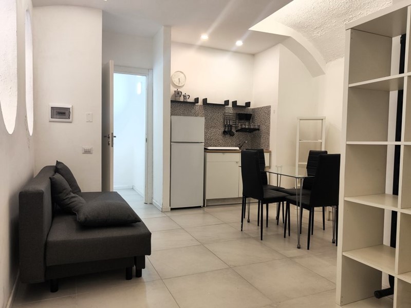 Trilocale in Vendita a Napoli, 150'000€, 60 m²