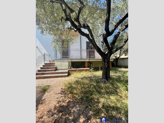 Casa Semi Indipendente in Vendita a Carrara, 370'000€, 210 m²