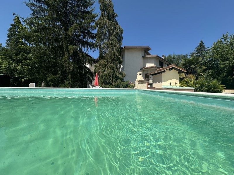 Villa in Vendita a Montorio al Vomano, 550'000€, 526 m²