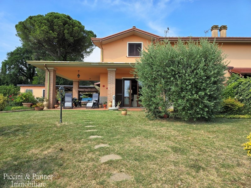 Casa Indipendente in Vendita a Perugia, zona S.Enea, 350'000€, 180 m²