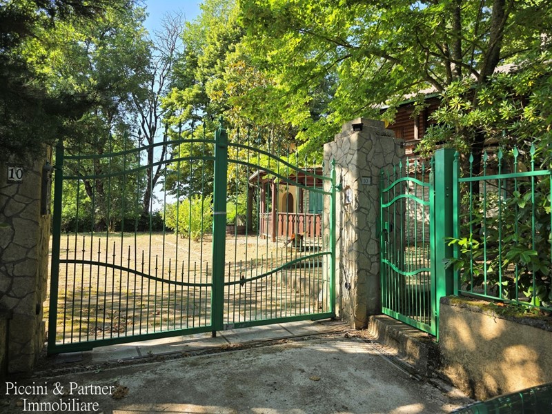 Casa Indipendente in Vendita a Passignano sul Trasimeno, zona Castel Rigone, 320'000€, 185 m²