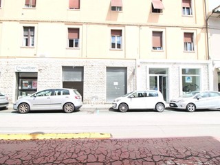 Negozio in Vendita a Pontedera, 85'000€, 60 m²