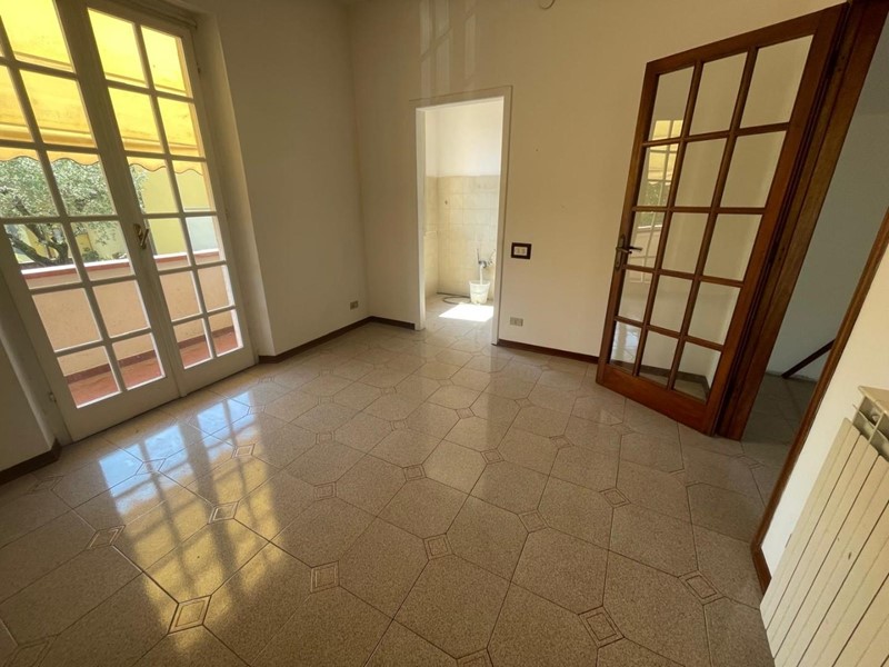 Villa bifamiliare in Vendita a Carrara, zona Marina di Carrara, 370'000€, 210 m², arredato