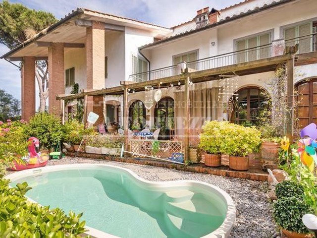 Appartamento in Vendita a Pisa, zona Marina di Pisa, 480'000€, 210 m², con Box