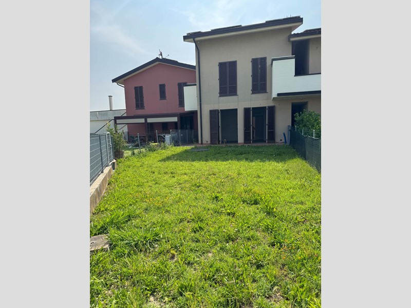 Trilocale in Vendita a Pontedera, 240'000€, 70 m², con Box