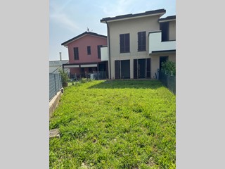 Trilocale in Vendita a Pontedera, 240'000€, 70 m², con Box