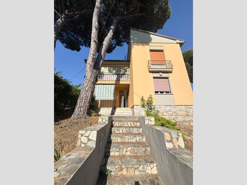 Villa bifamiliare in Vendita a Pisa, zona Tirrenia, 325'000€, 113 m²