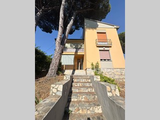 Villa bifamiliare in Vendita a Pisa, zona Tirrenia, 325'000€, 113 m²
