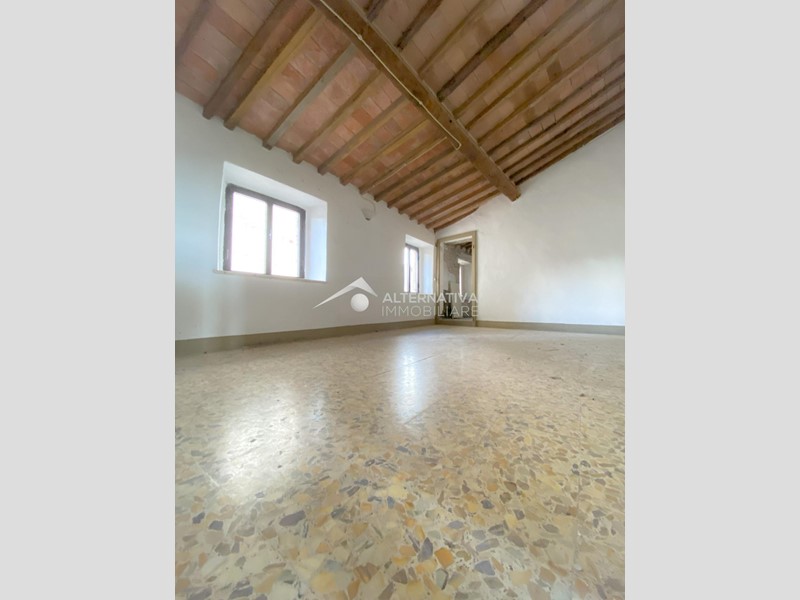 Bilocale in Vendita a Castelnuovo di Val di Cecina, zona Sasso Pisano, 33'000€, 52 m²