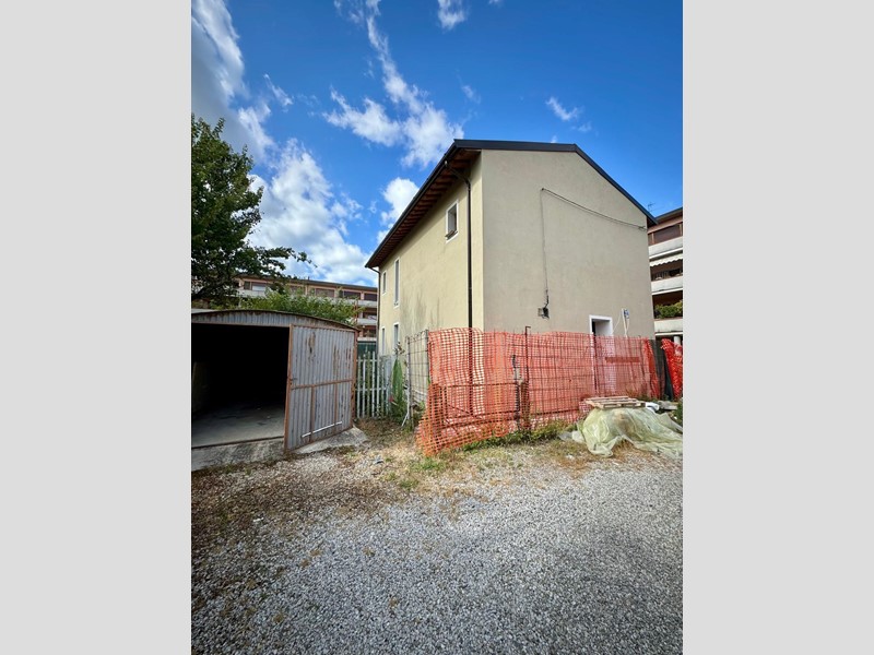 Casa Indipendente in Vendita a Ponsacco, 260'000€, 130 m²