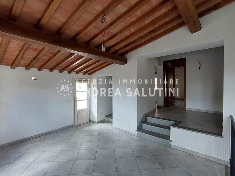 Casa Indipendente in Affitto a Buti, 1'350€, 140 m², arredato, con Box