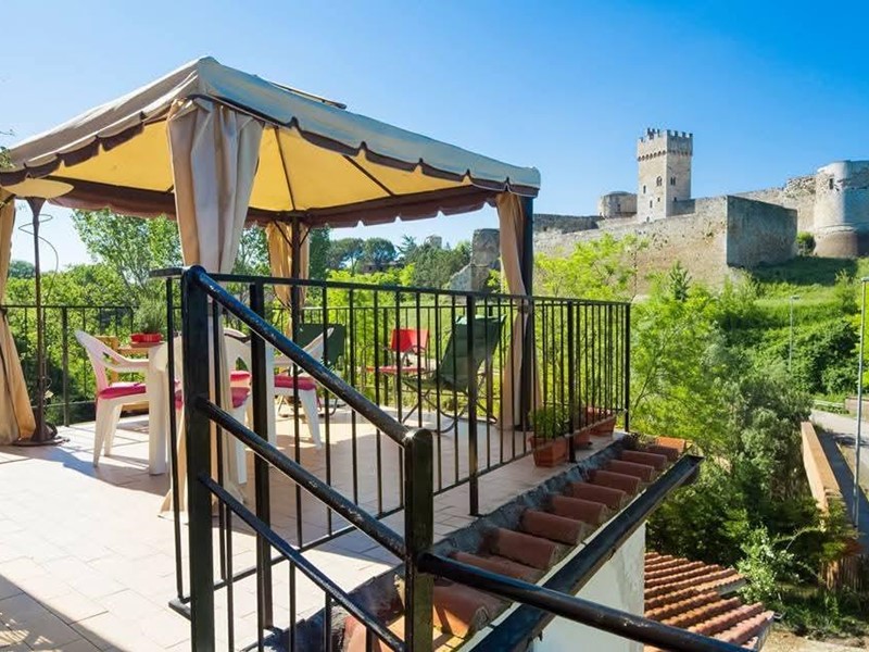 Bilocale in Vendita a Poggibonsi, zona Staggia, 125'000€, 55 m², arredato