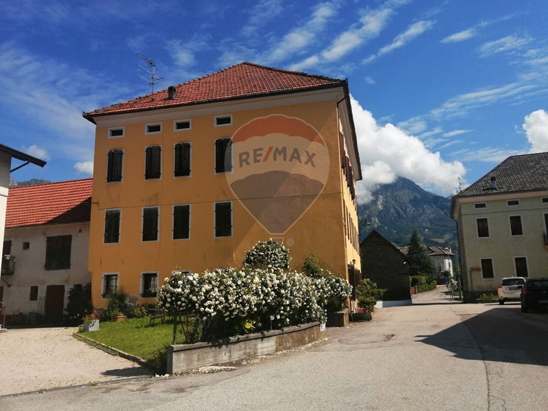 Casa Semi Indipendente in Vendita a Alpago, 60'000€, 300 m²