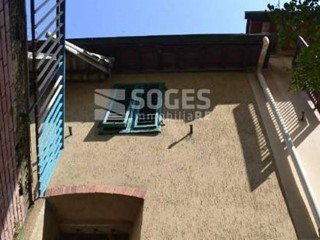 Appartamento in Vendita a Figline e Incisa Valdarno, 60'750€, 115 m²