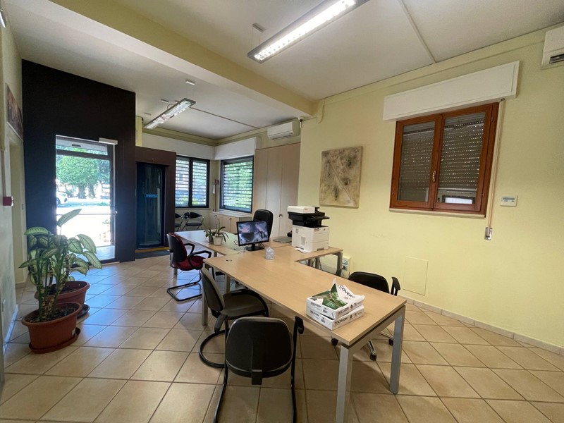 Ufficio in Affitto a Ferrara, 1'300&euro;, 83 m²