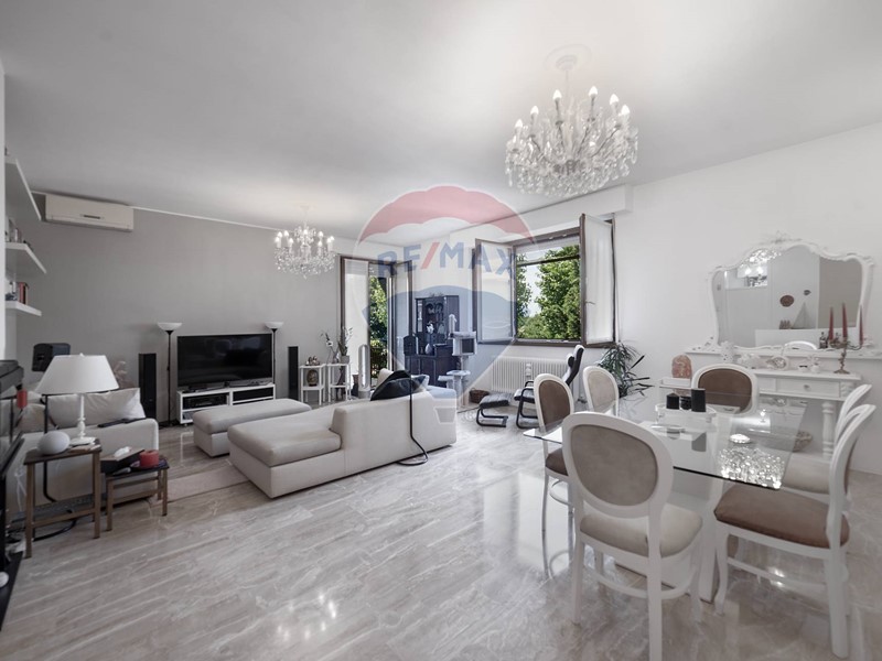 Quadrilocale in Vendita a Nerviano, 309'000€, 158 m²