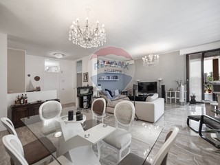 Quadrilocale in Vendita a Nerviano, 309'000€, 158 m²