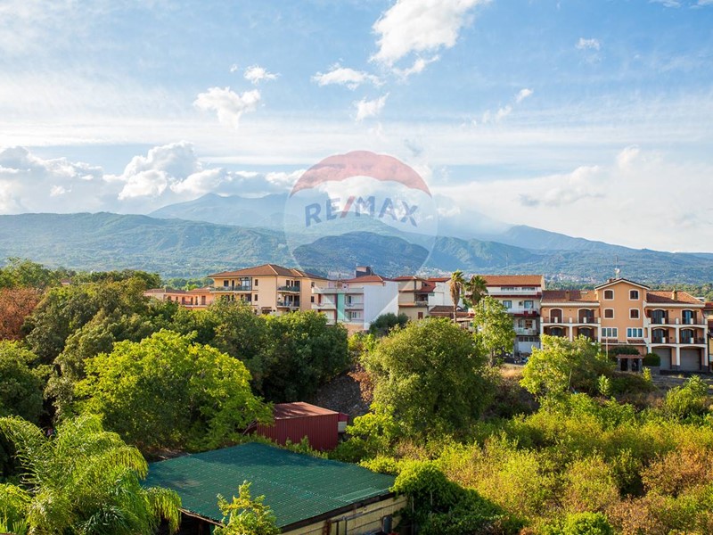 Appartamento in Vendita a Santa Venerina, 139'000€, 149 m²