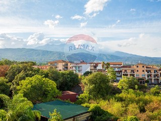 Appartamento in Vendita a Santa Venerina, 139'000€, 149 m²