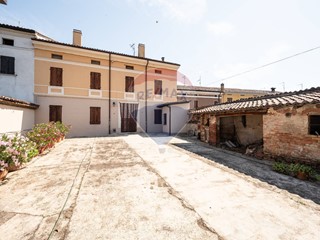 Casa Semi Indipendente in Vendita a Commessaggio, 125'000&euro;, 429 m², con Box