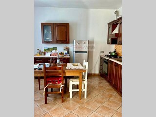 Villa in Vendita a Pietrasanta, 345'000€, 97 m²