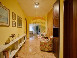 Appartamento in Affitto a Sassari, 1'200€, 193 m²