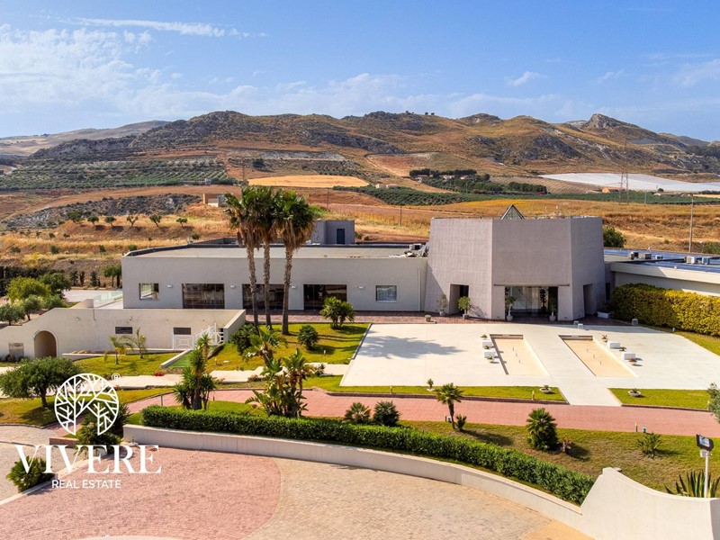 Appartamento in Vendita a Butera, 2'700'000€, 120000 m²