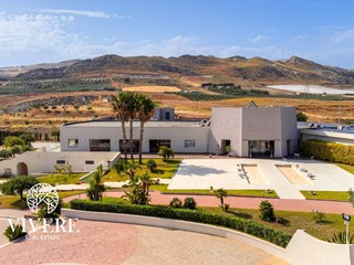 Appartamento in Vendita a Butera, 2'700'000€, 120000 m²