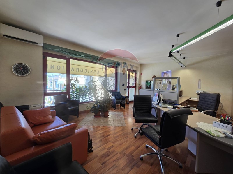Ufficio in Vendita a Poggio Moiano, 148'000&euro;, 118 m²