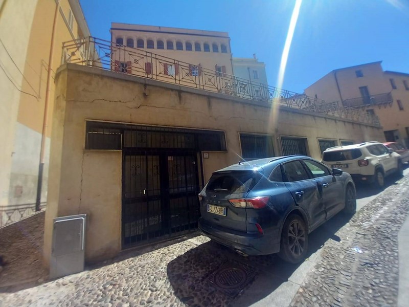 Immobile commerciale in Vendita a Ozieri, 65'000€, 130 m²