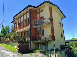 Casa Indipendente in Vendita a Valdobbiadene, 295'000€, 424 m²