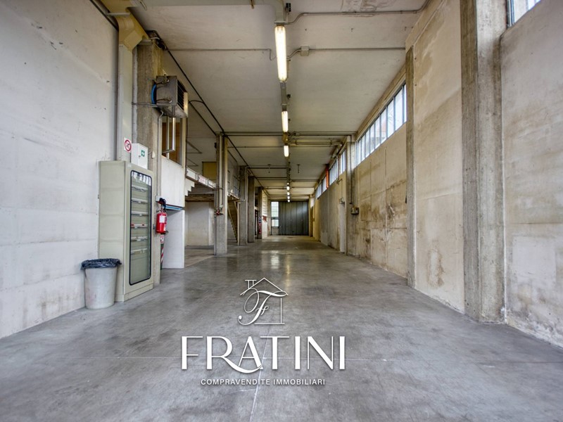 Magazzino in Vendita a Cupra Marittima, 600'000€, 420 m²