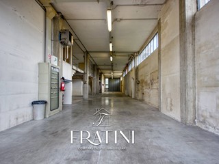 Magazzino in Vendita a Cupra Marittima, 600'000€, 420 m²