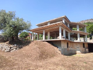 Casa Indipendente in Vendita a Castel Morrone, 270'000€, 500 m²