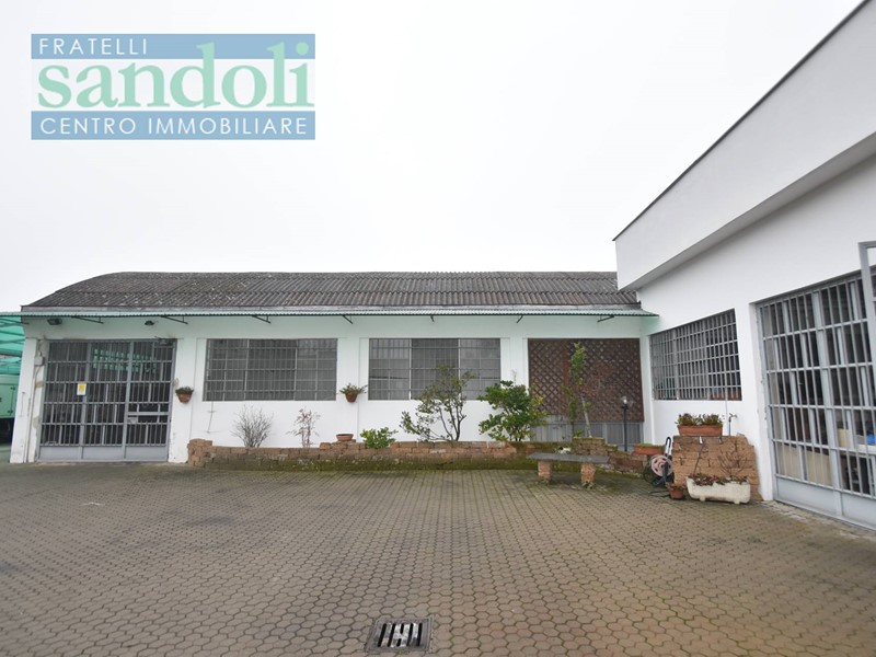 Capannone in Vendita a Vercelli, 199'000&euro;, 380 m²