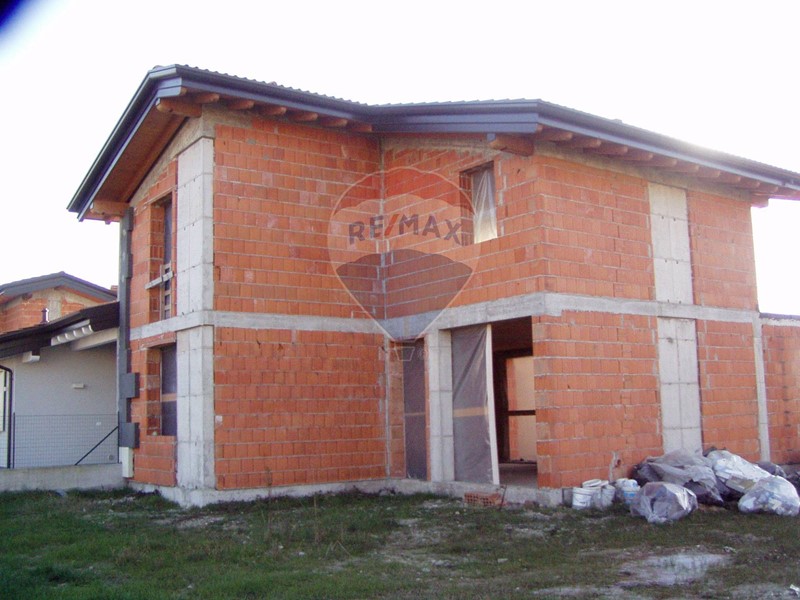 Casa Semi Indipendente in Vendita a Casalromano, 110'000&euro;, 150 m²