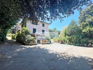 Casa Semi Indipendente in Vendita a Camaiore, 350'000&euro;, 175 m²