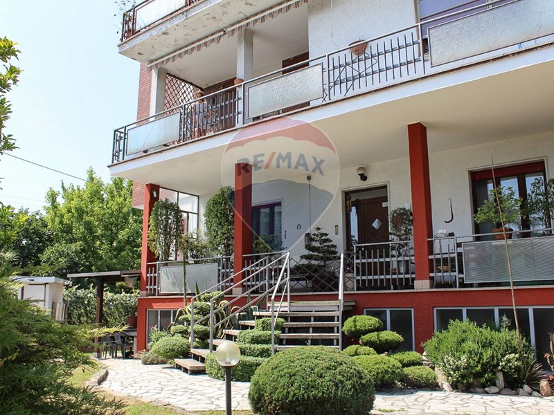 Quadrilocale in Vendita a Capriate San Gervasio, 275'000€, 232 m²