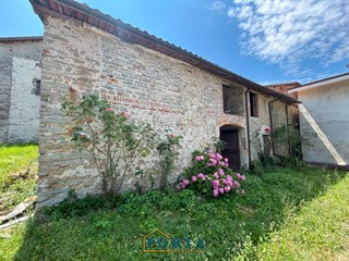 Rustico in Vendita a Clavesana, 49'000€, 303 m²