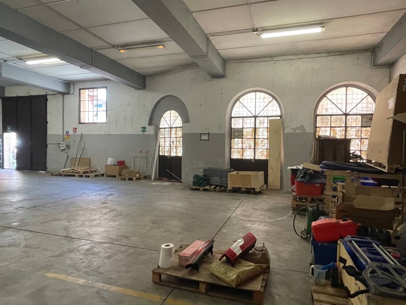 Magazzino in Vendita a Genova, 175'000€, 250 m²