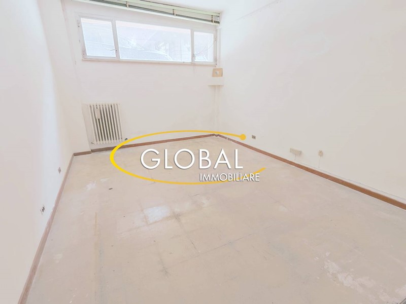 Attività commerciale in Vendita a Ancona, 105'000€, 100 m²