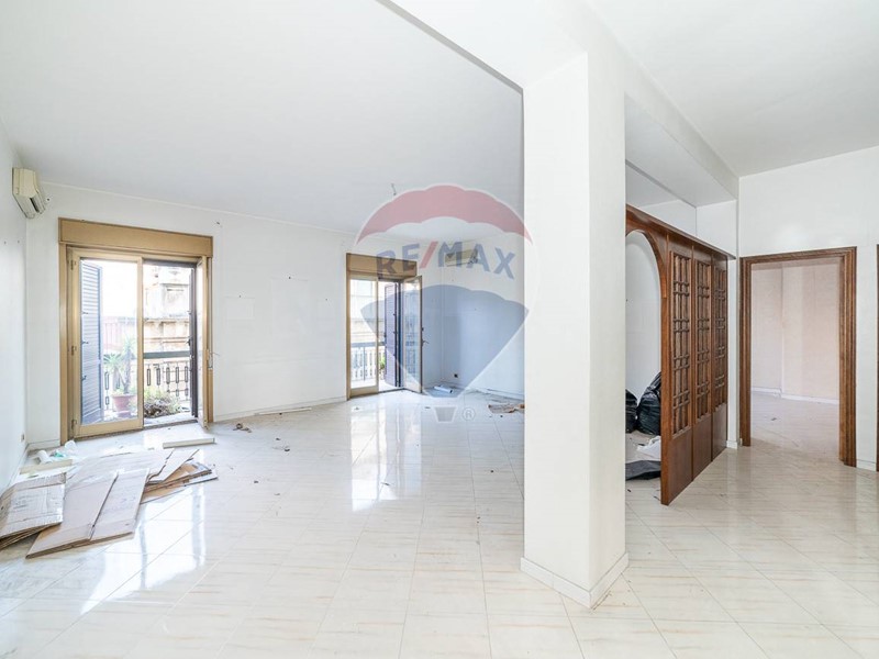 Appartamento in Vendita a Aci Catena, 105'000€, 120 m²