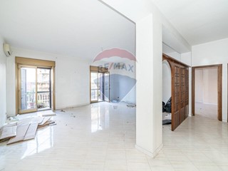 Appartamento in Vendita a Aci Catena, 105'000€, 120 m²