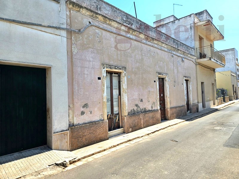 Casa Indipendente in Vendita a Copertino, 79'000€, 350 m²