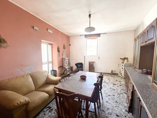 Trilocale in Vendita a Caselle in Pittari, 30'000&euro;, 91 m², arredato