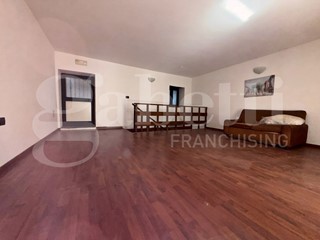 Ufficio in Affitto a Angri, 600€, 58 m²