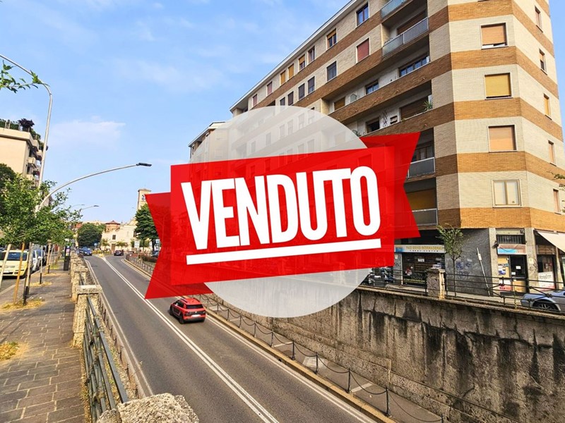 Bilocale in Vendita a Saronno, 99'000€, 80 m²
