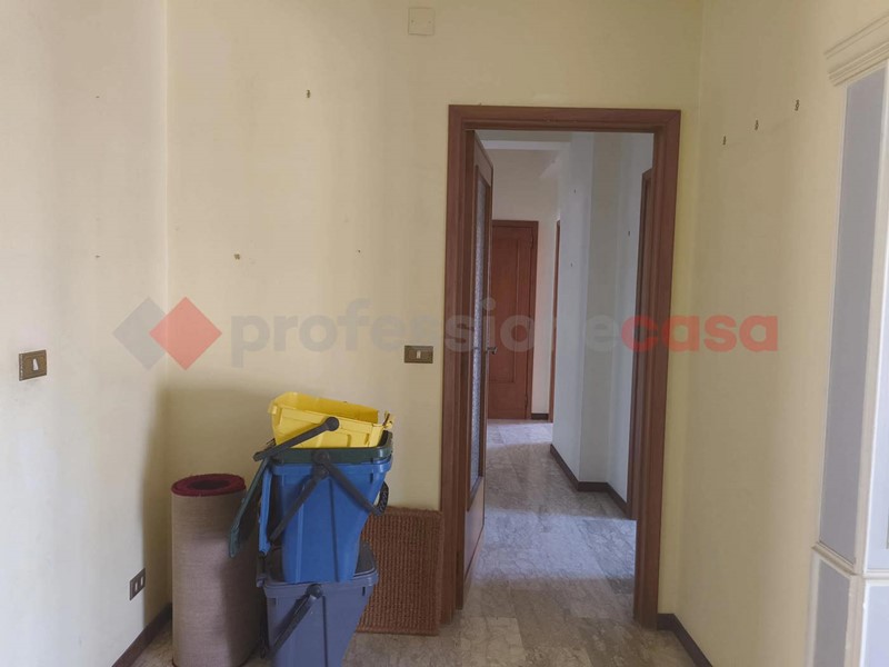 Trilocale in Vendita a Reggio Calabria, 138'000€, 131 m²